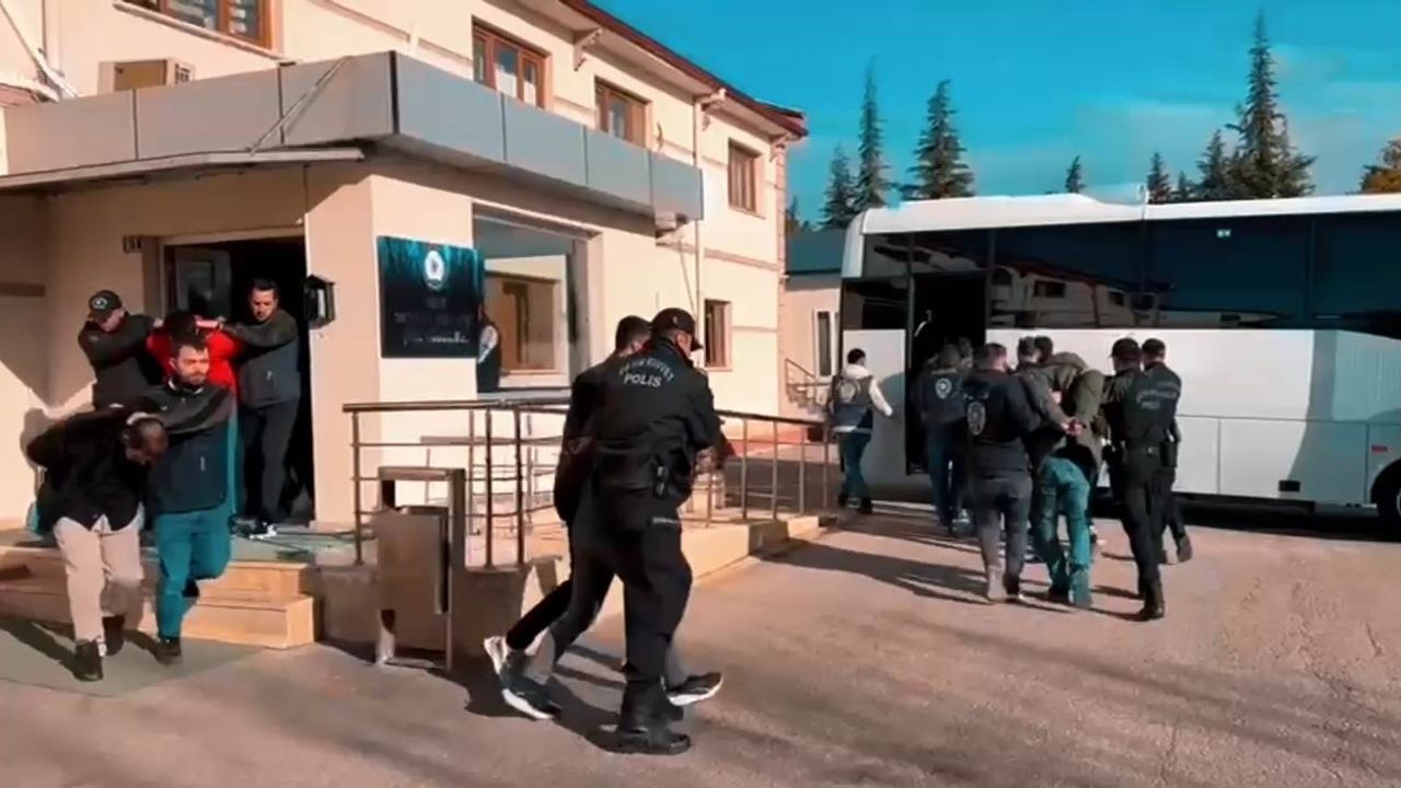 Konya’da medyum dolandırıcılığına operasyon: 11 tutuklama