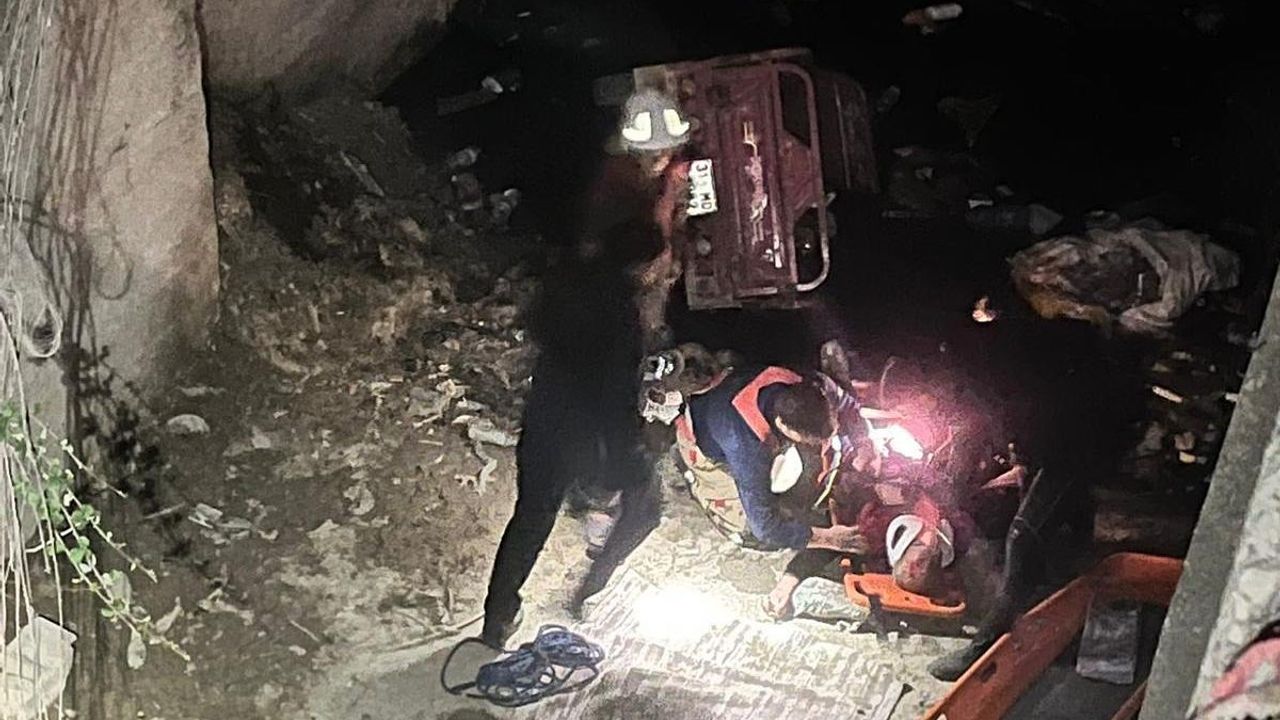 Asi Nehri’ne uçan motosikletin sürücüsünü itfaiye kurtardı