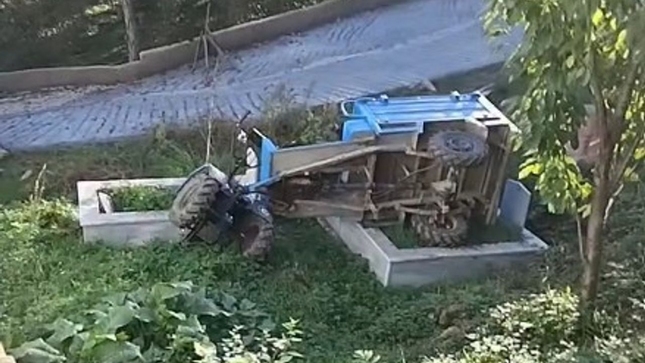 Kastamonu’da devrilen patpatın altında kalan sürücü yaralandı