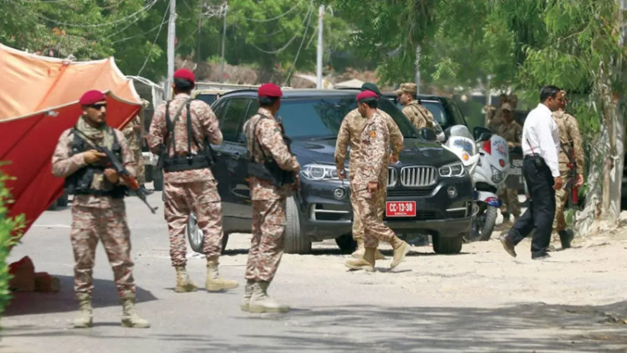 Pakistan, Afganistan sınırında 7 militan etkisiz hale getirildiğini, 6 askerin hayatını kaybettiğini bildirdi