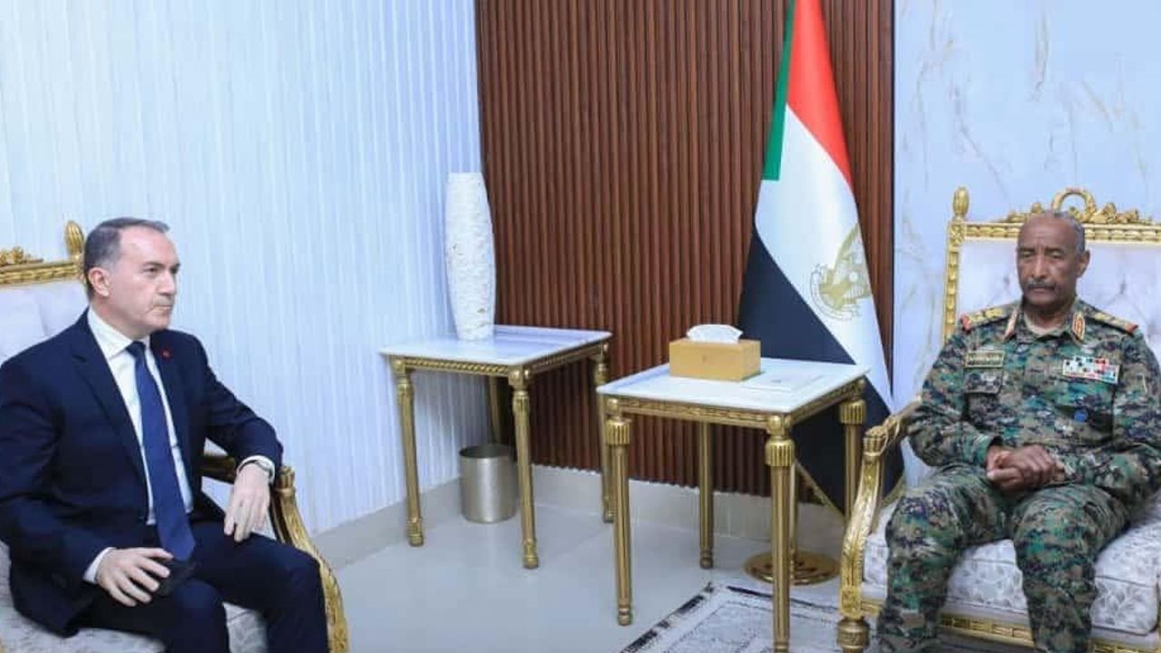 Sudan Egemenlik Konseyi Başkanı Burhan, Türkiye Büyükelçisi Yıldız'ı kabul etti