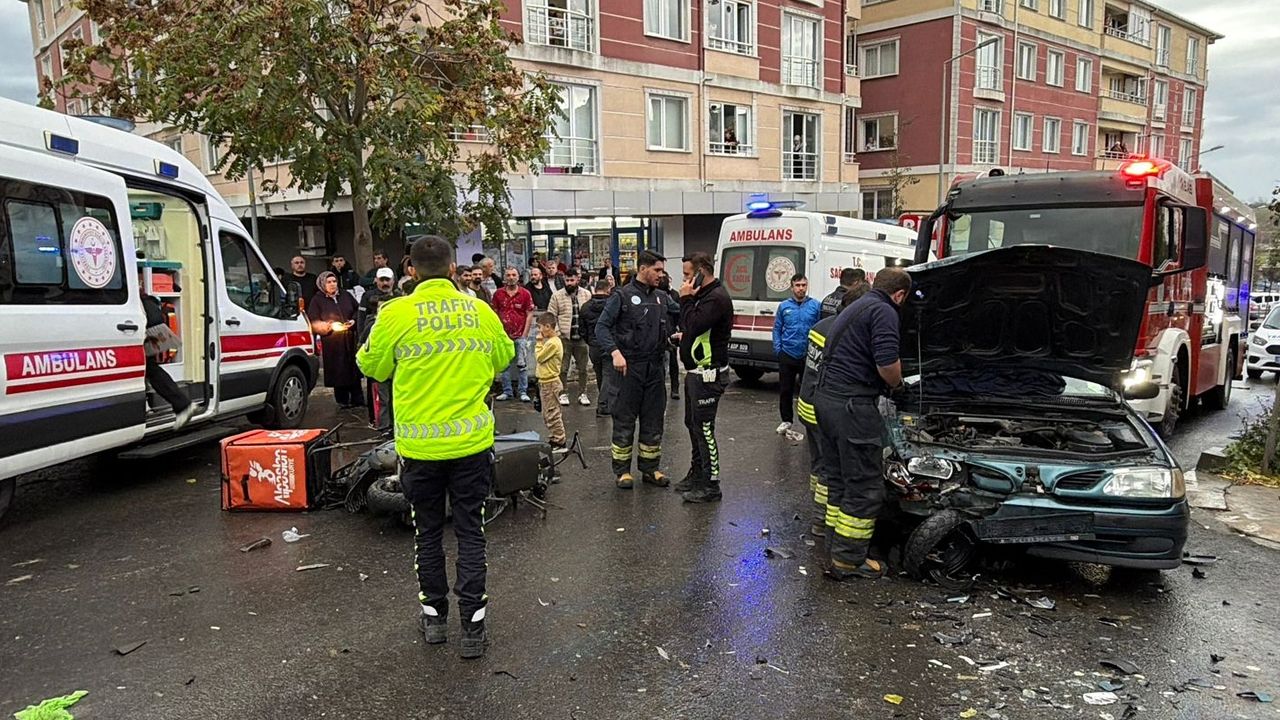 Tekirdağ'da motosikletle otomobilin çarpıştığı kaza kamerada