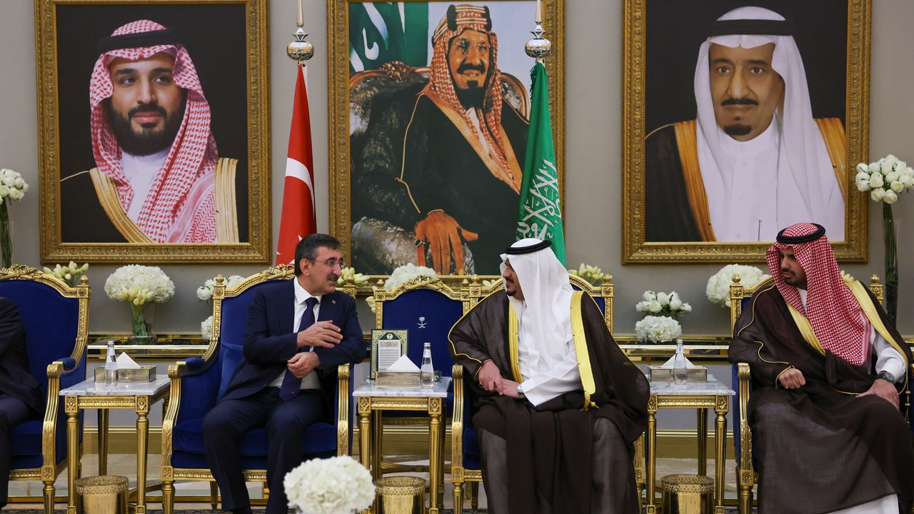 Cumhurbaşkanı Yardımcısı Yılmaz, Suudi Arabistan'a geldi