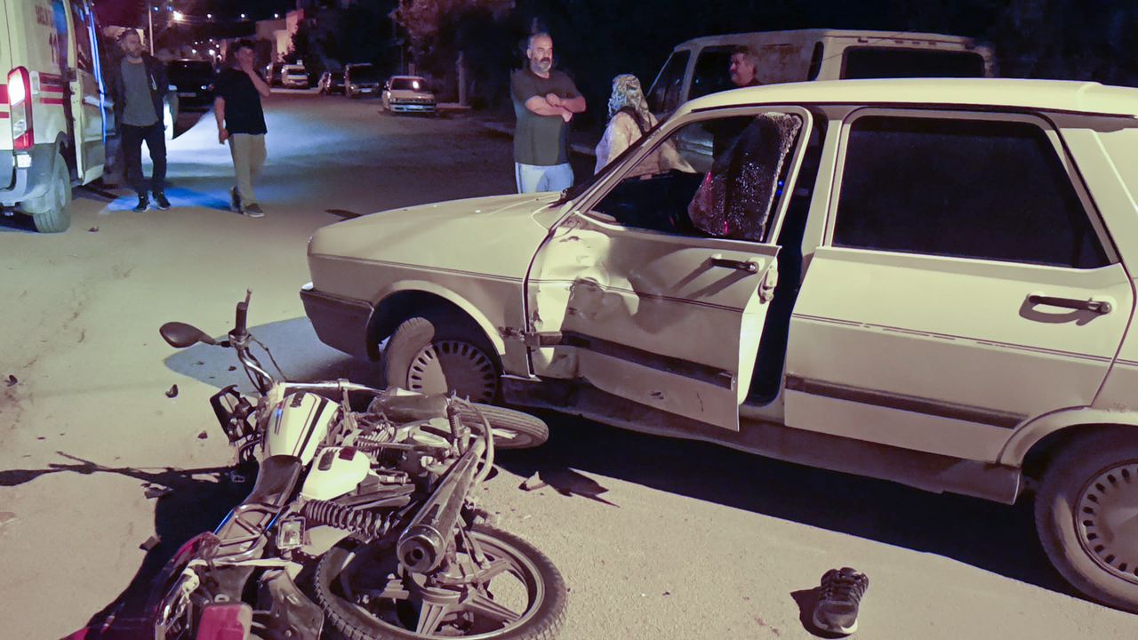 Adana'da otomobille çarpışan motosikletli yaralandı