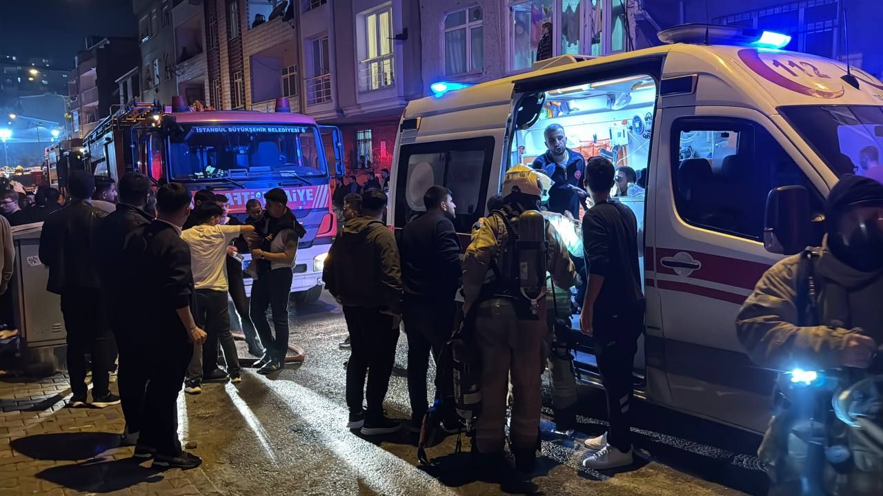 Esenler'de bir binada çıkan yangında dumandan etkilenen 15 kişi hastaneye kaldırıldı