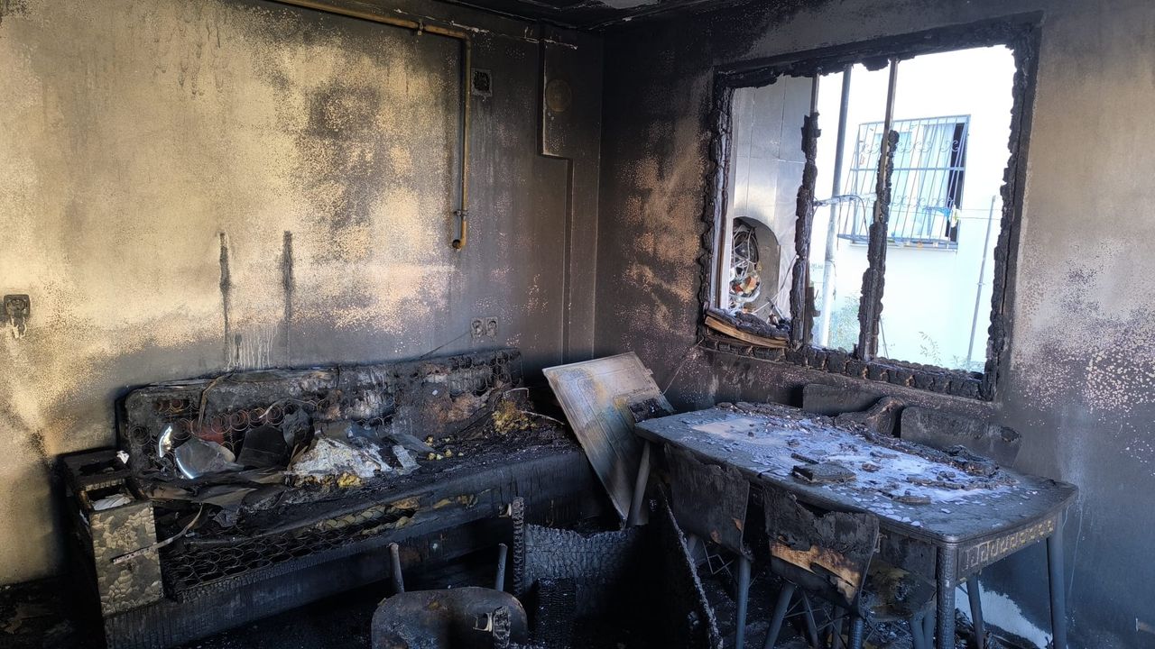 Adana'da bir ev yandı