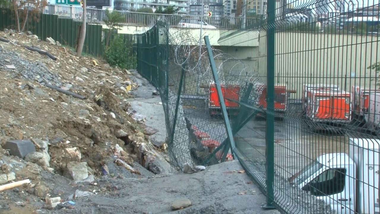 Küçükçekmece’de dondurma fabrikasının istinat duvarı çöktü