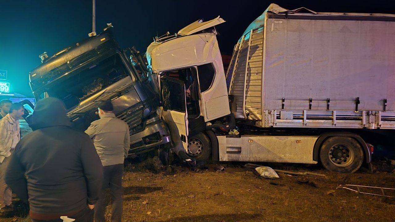 Amasya’da Otogar Kavşağı’nda kaza! Yaralılar hastaneye kaldırıldı