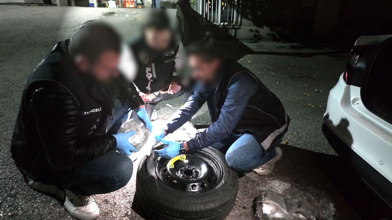 Stepneye zulalanmış uyuşturucu ele geçirdi