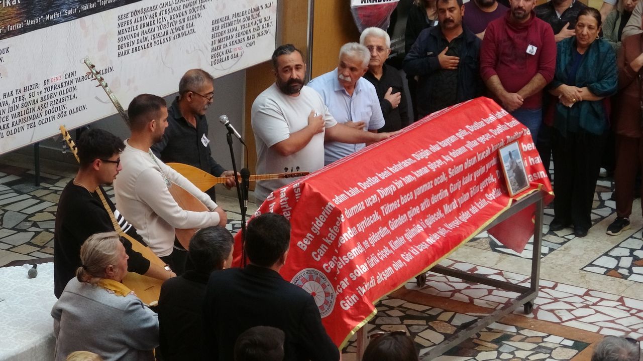 Babasının mezarını ziyaretten dönerken geçirdiği kazada hayatını kaybetti