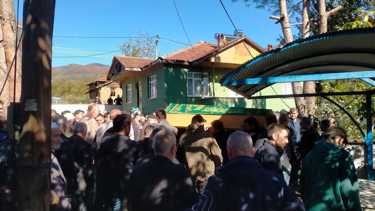 30 metrelik kuyuya düşerek hayatını kaybeden işçi son yolculuğuna uğurlandı