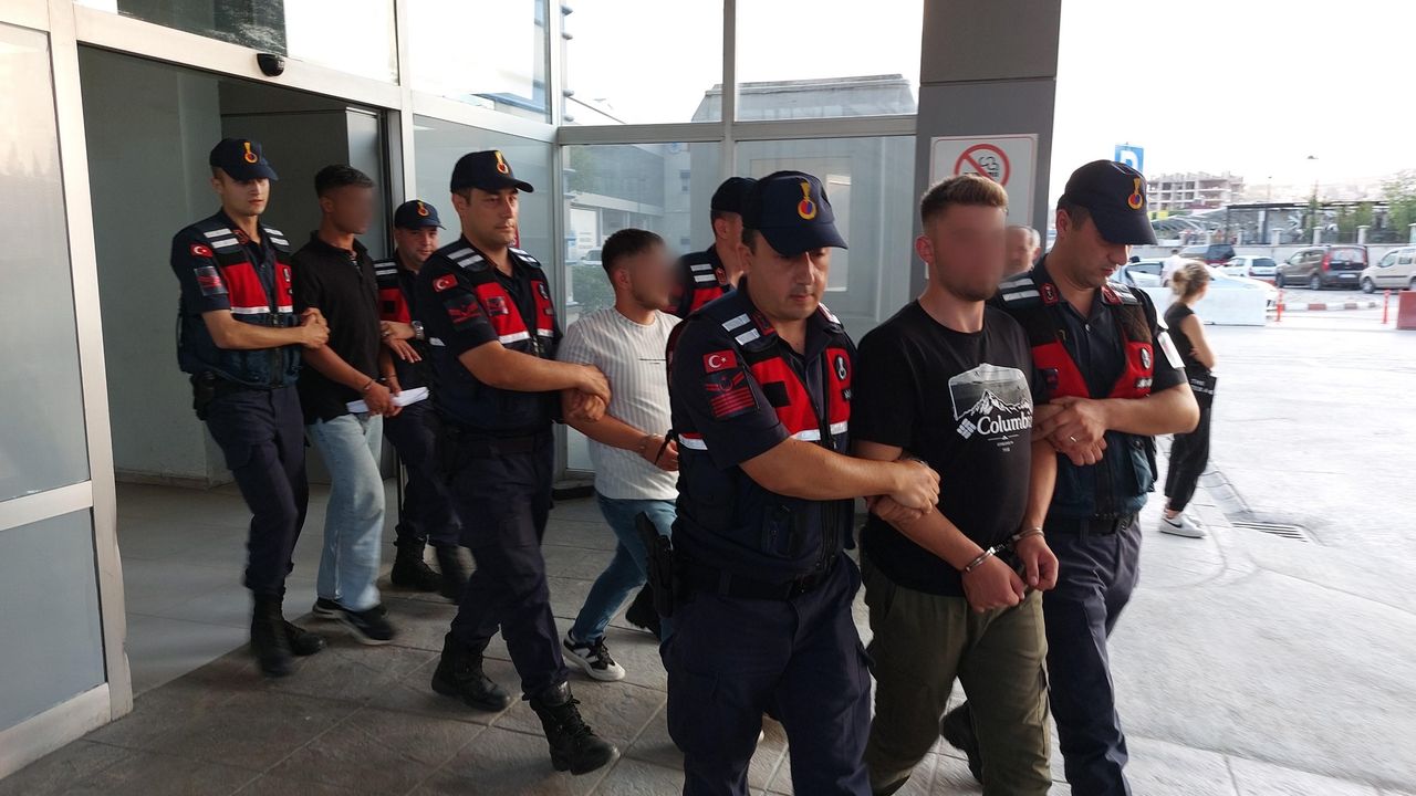 Kavga ettikleri şahsın sığındığı evin sahibini sopayla ağır yaralayan 3 kişiye 10'ar yıl hapis