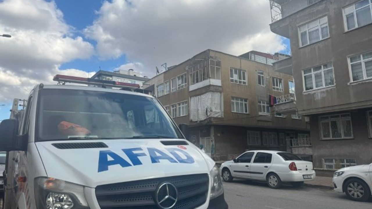 Kayseri’de 3 katlı bina yıkılma tehlikesi nedeniyle tahliye edildi