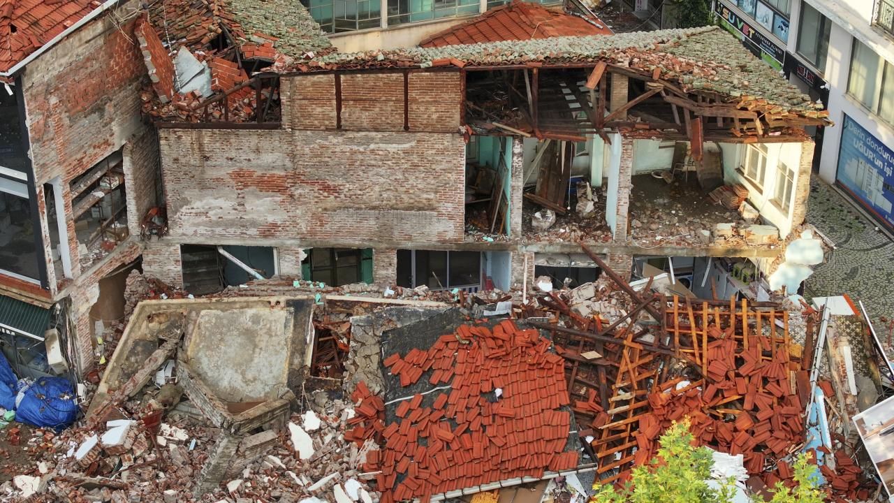 Balıkesir'de peş peşe depremler! 330 artçı sarsıntı kaydedildi