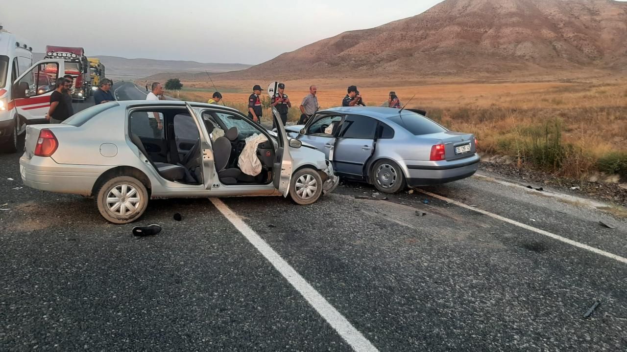 Çankırı'da iki otomobilin çarpışmasında 1 kişi öldü, 3 kişi yaralandı
