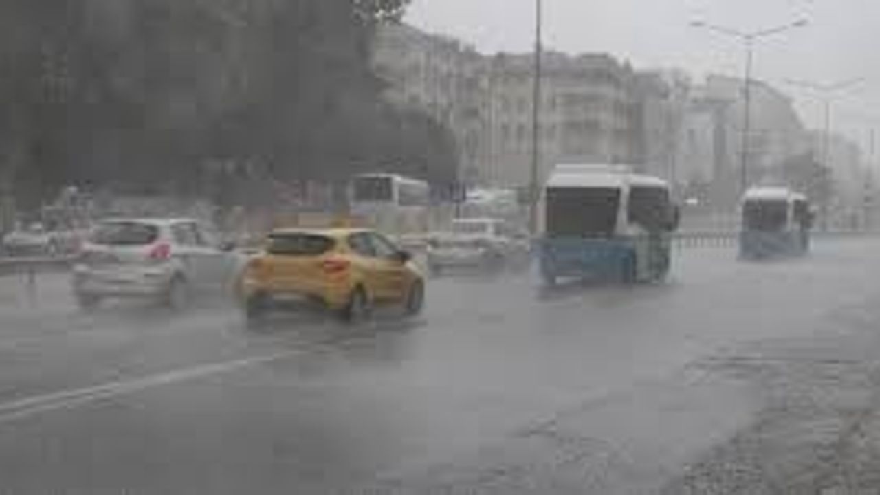 Tekirdağ'da sağanak yağış su baskınlarına neden oldu