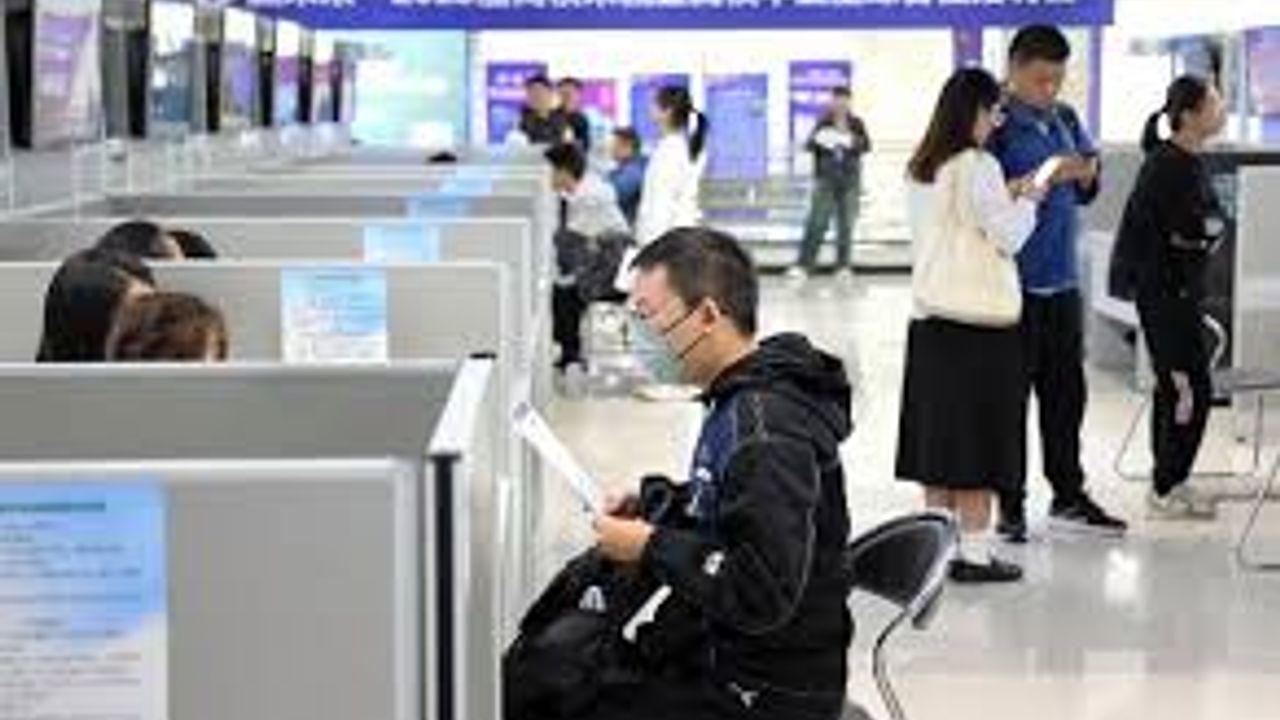 Çin'de ilk 9 ayda kentlerde 10 milyon 570 bin yeni istihdam yaratıldığı bildirildi