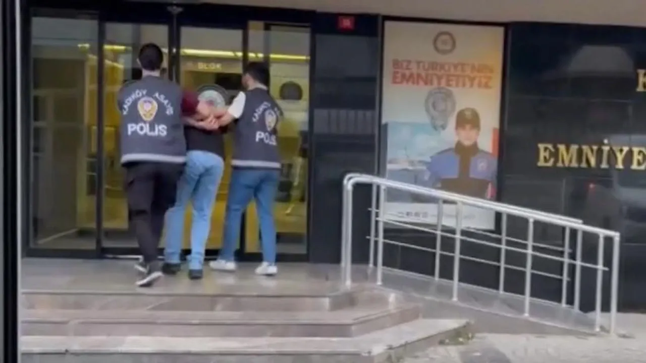 Kadıköy'de trafikte tartıştığı sürücüyü levyeyle darbeden şüpheli gözaltına alındı