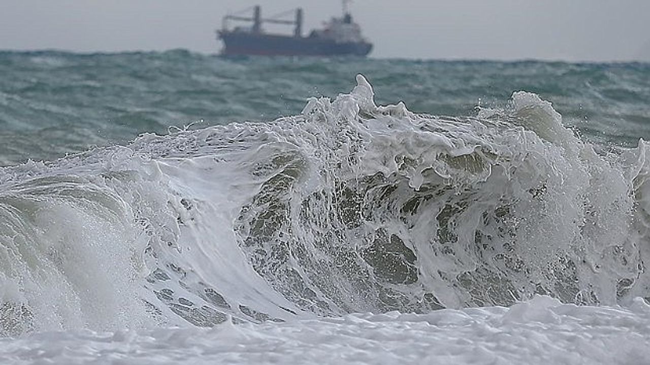 Fransa'nın Karayipler'deki Guadeloupe Adası açıklarında 6,5 büyüklüğünde deprem meydana geldi
