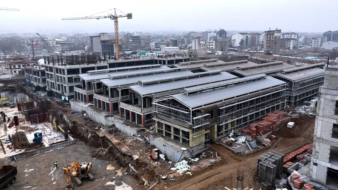 Malatya'da Bakırcılar Çarşısı'nda yapımı tamamlanan 299 iş yerinin sahipleri yarın kurayla belirlenecek