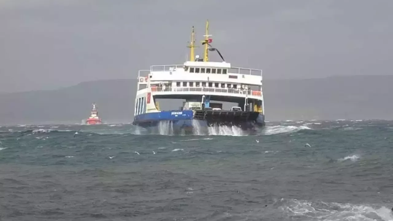 Marmara ve Kuzey Ege'de Fırtına Nedeniyle Feribot Seferleri İptal Edildi