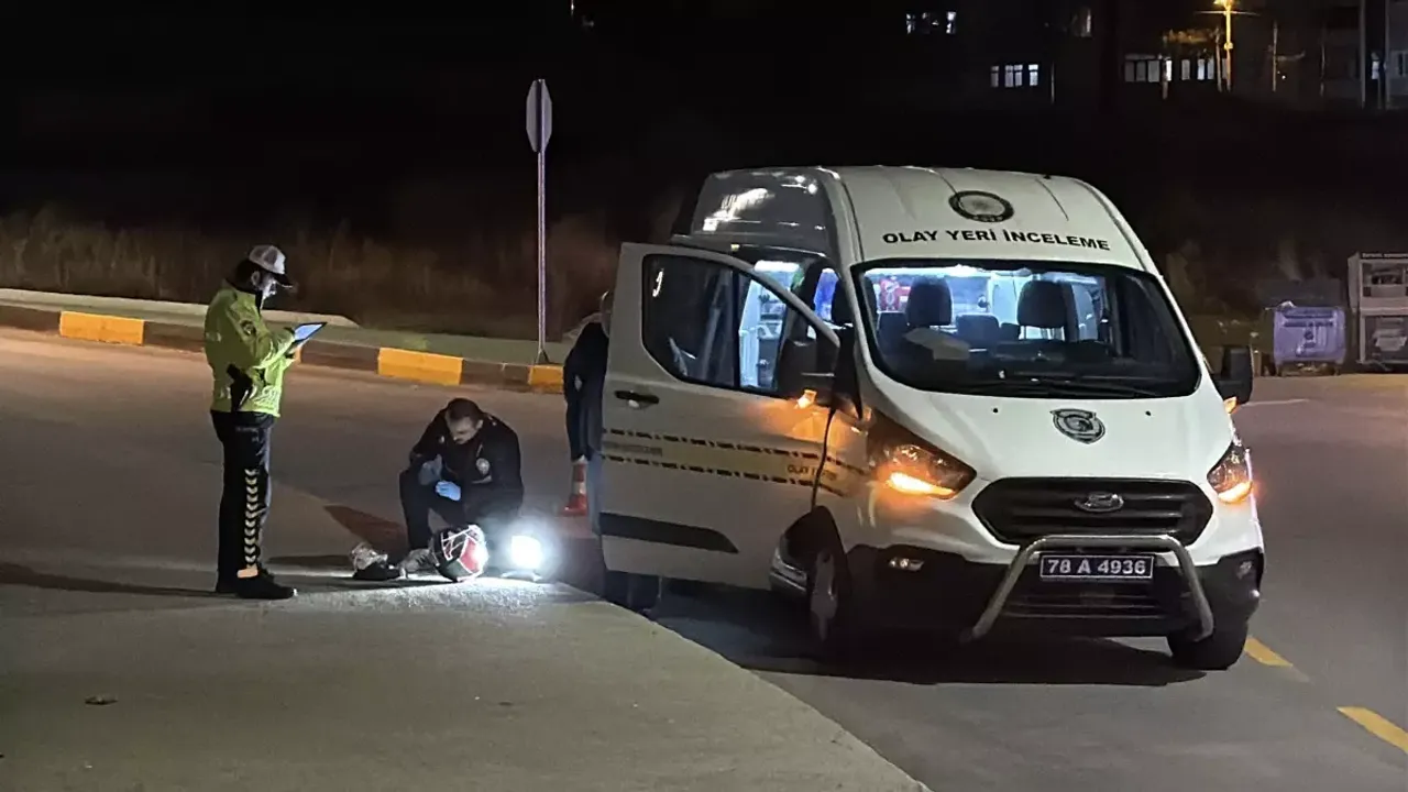 Karabük'te kamyonetle çarpışan motosikletin sürücüsü genç kız hayatını kaybetti