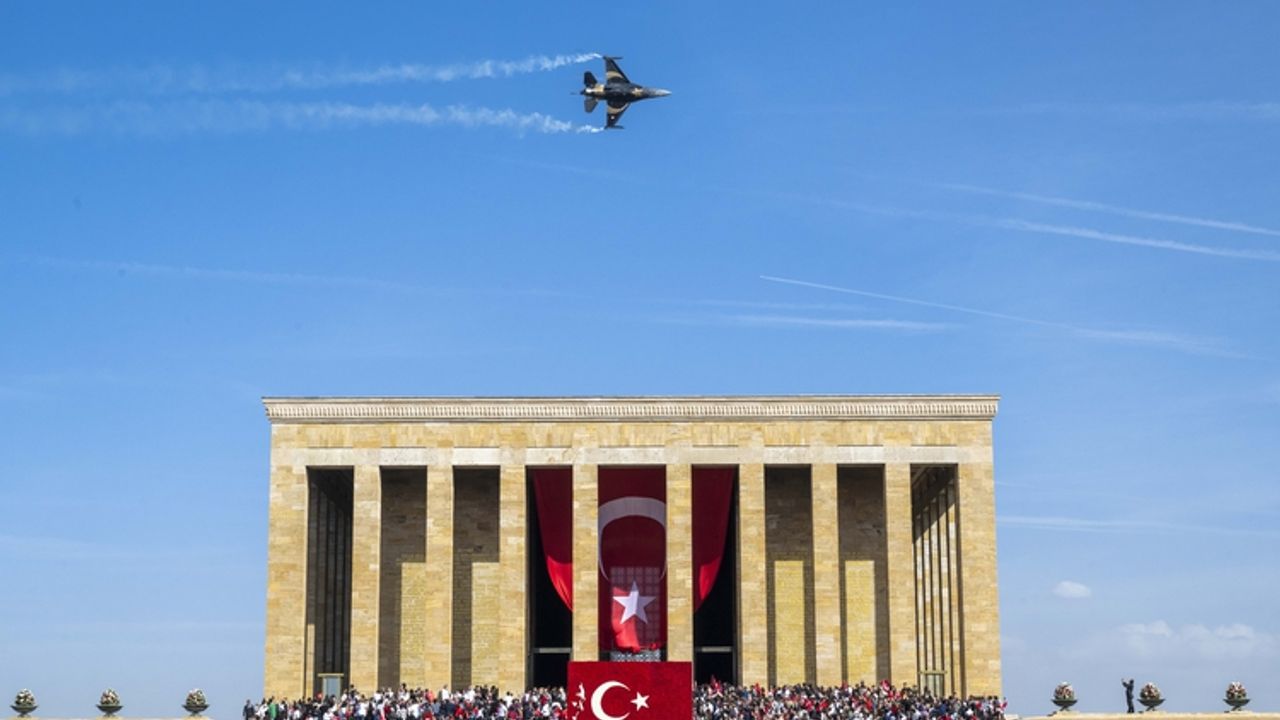 Ankara Valiliğinden SOLOTÜRK uçuşları için "yüksek ses" uyarısı