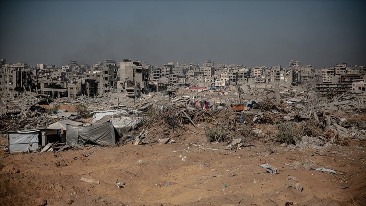 İsrail, ateşkes ilanına rağmen Gazze’nin doğusunda bombardıman ve yıkım faaliyetlerine devam ediyor