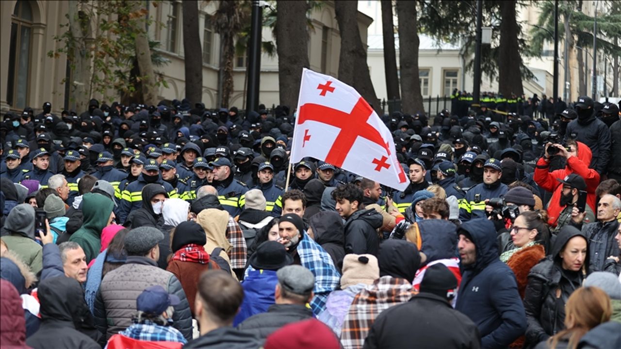 Gürcistan'da hükümet 3 muhalefet partisinin yasaklanması için Anayasa Mahkemesine başvurduğu bildirildi