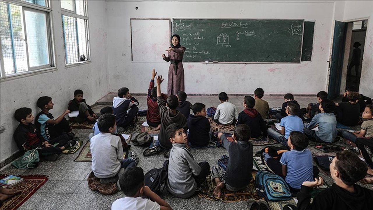 Gazze’de iki yıl aradan sonra okul zili yeniden çaldı