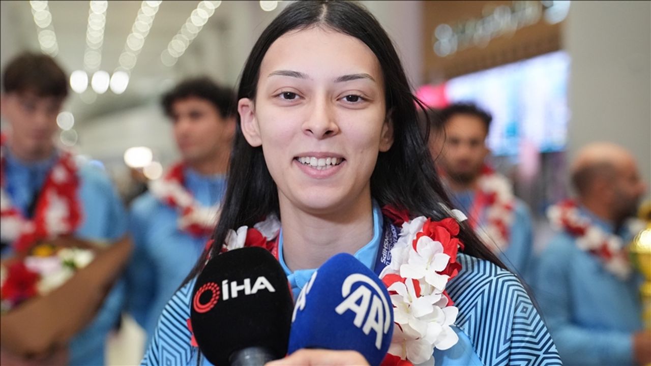 Milli tekvandocu Elif Sude Akgül, dünya ikinciliği elde etti