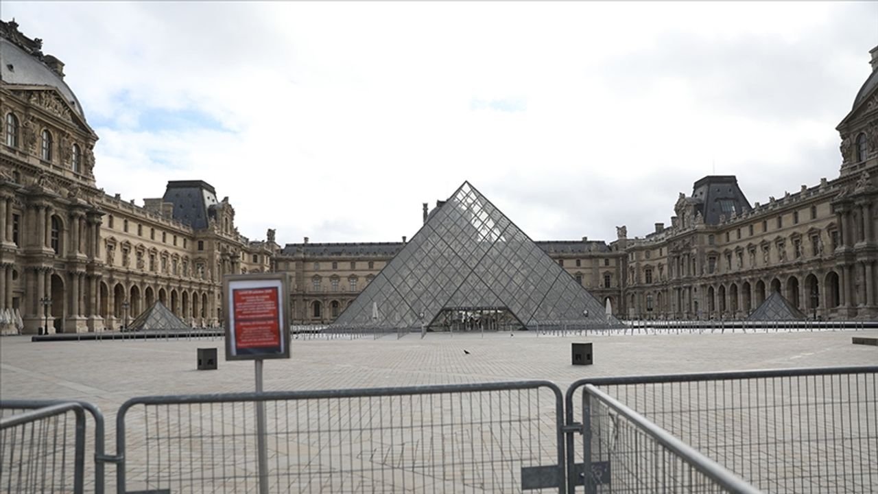 Fransa’da Louvre Müzesi soygunuyla ilgili 2 kişi gözaltına alındı