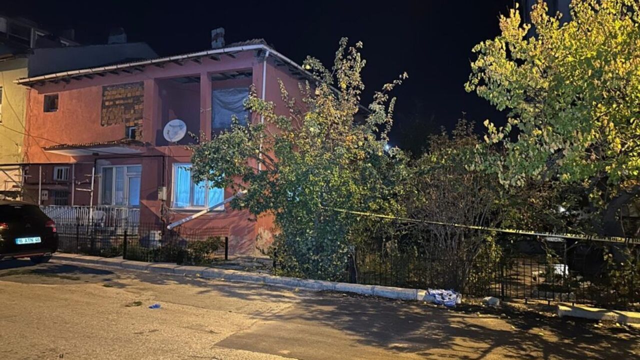 Uşak'ta babası, babaannesi ve komşusunu bıçakla yaralayan zanlı tutuklandı