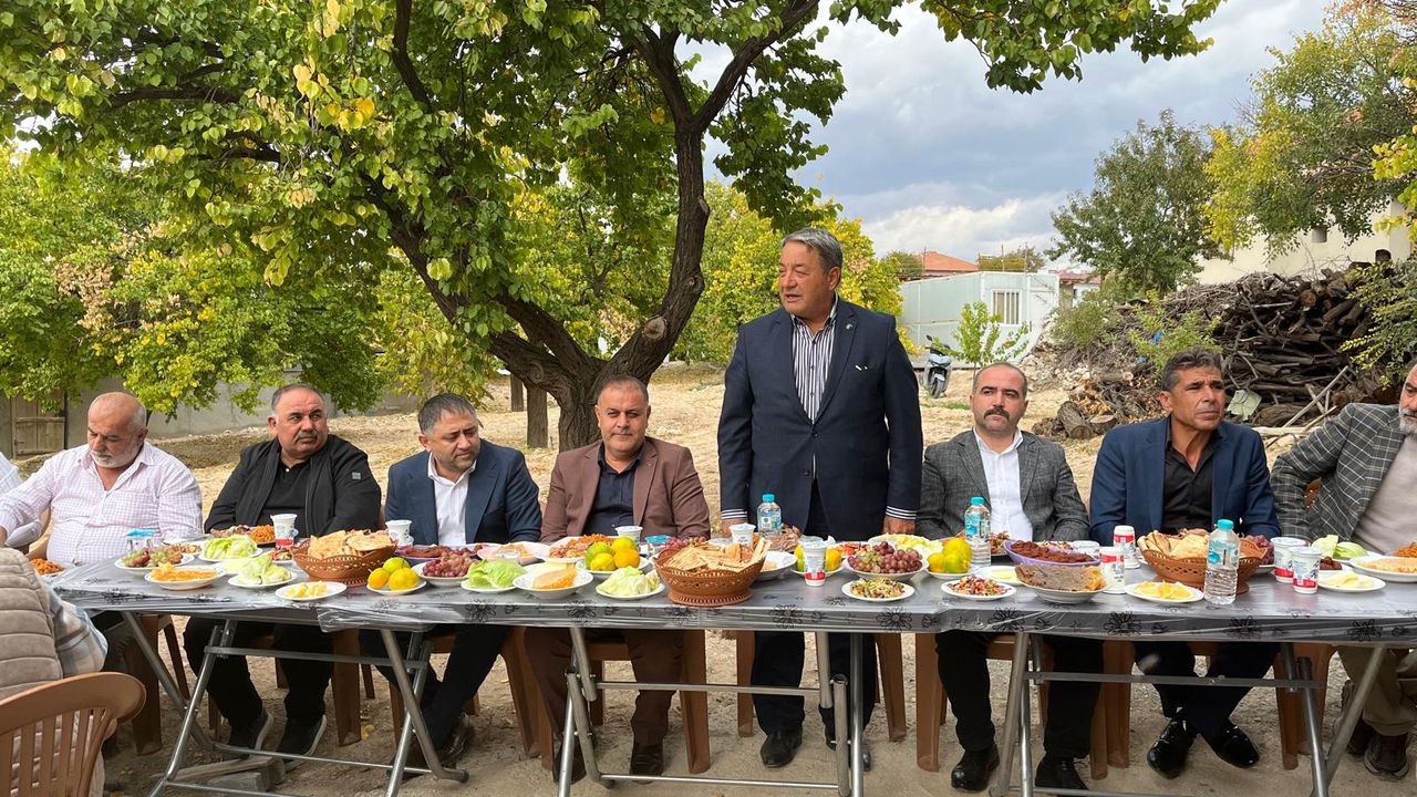 "Hayırlı Günler Komşum" ziyaretleri Malatya'da devam ediyor.. MHP'li Fendoğlu: Dertlerin çözümüne vesile olmaya talibiz