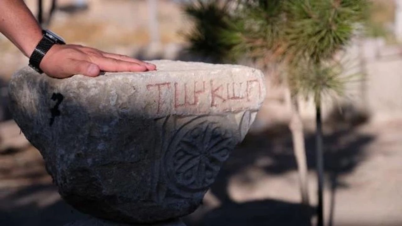 Savatra Antik Kenti'nde bulunan sunak Türk tarihine ışık tutuyor: Anadolu'da bulunan ilk 'Türkoğlu' yazıtı