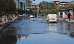 Hatay'ın İskenderun ilçesinde yükselen deniz suyu çekildi