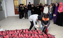 Rize'de ortaokul öğrencilerden deprem bölgesindeki okullara kırtasiye desteği
