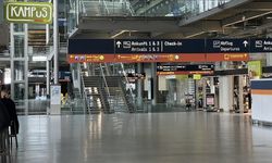 Almanya'da grevler nedeniyle bazı havalimanlarında pazar ve pazartesi uçuşlar iptal edildi