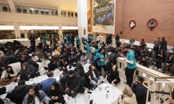 İngiltere'nin ünlü kütüphanesinde toplu iftar programı düzenlendi