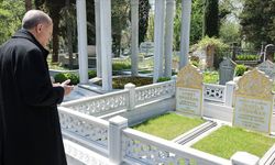 Cumhurbaşkanı Erdoğan'dan bayram arifesinde kabir ziyareti