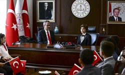 Milli Eğitim Bakanı Özer, koltuğunu 11 yaşındaki Kaan Can'a devretti