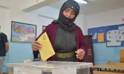 Deprem bölgesinde seçim manzaraları! Vatandaşlar sandık başına akın etti