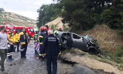 Tır çarptığı otomobili metrelerce sürükledi: 3 ölü, 2 yaralı