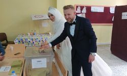 Amasya'da Gelinle Damat Oy Kullanıp Düğüne Geçti