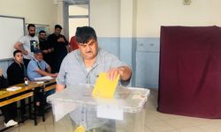 Şanlıurfa’da yaşayan 175 kilo ağırlığındaki seçmen yürüyerek oy kullanmaya gitti