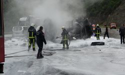 Freni boşalan kimyasal yüklü tır alev alev yandı, faciadan dönüldü