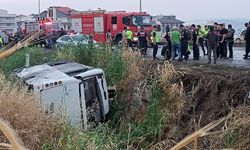 İzmir'de askeri personel taşıyan minibüs devrildi: 11 yaralı