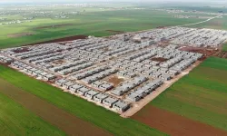 Suriyelilerin eve dönüşü için ülkenin kuzeyindeki briket ev yapımları hızla devam ediyor