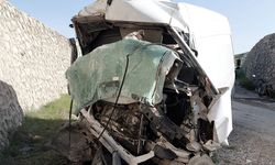 Konya'da minibüs alt geçide düştü: 1 ölü, 1 yaralı