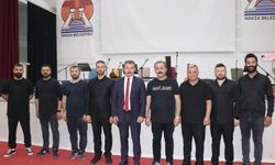 Samsun'da gönüllü öğretmenler, deprem bölgesindeki kardeş okulları için sahneye çıktı